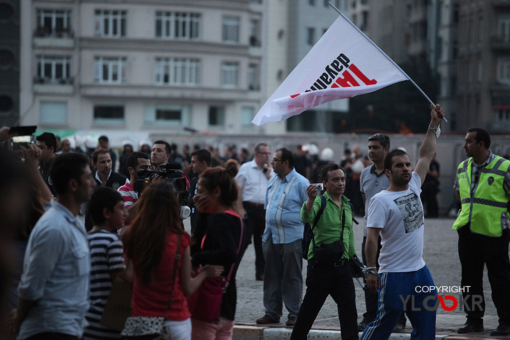 Medeni Yıldırım Anma Eylemi; Gezi Parkı; Taksim Dayanışması; Polis Barikatı 3