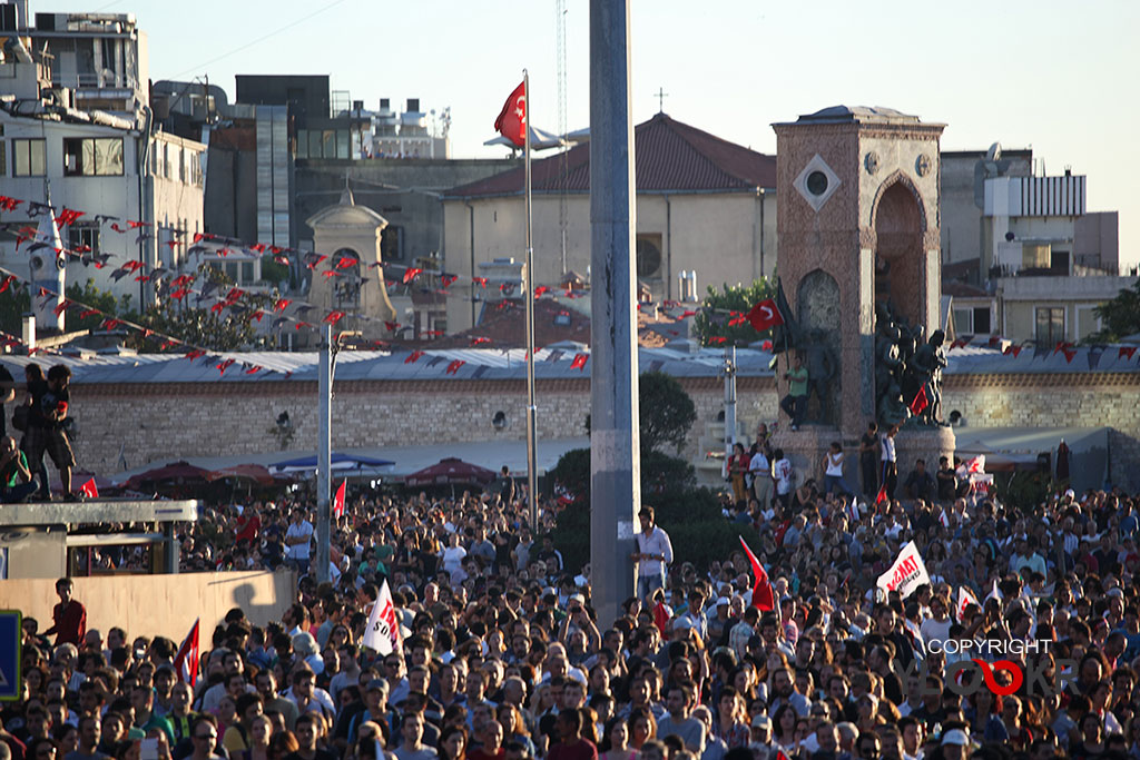 Gezi Parkı; Taksim Dayanışması; Karanfil Eylemi 3