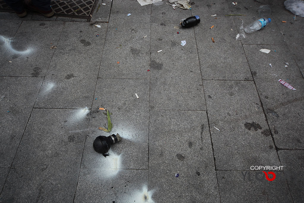 1 Mayıs 2015; İstanbul, Beşiktaş, gaz bombası, CHP Beşiktaş ilçe merkezi