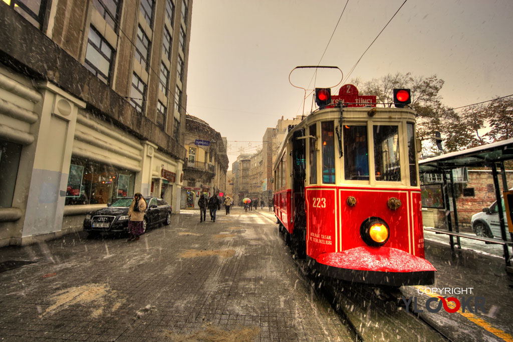 İstanbul kar manzarası; İstanbul kar yağışı; Tramvay